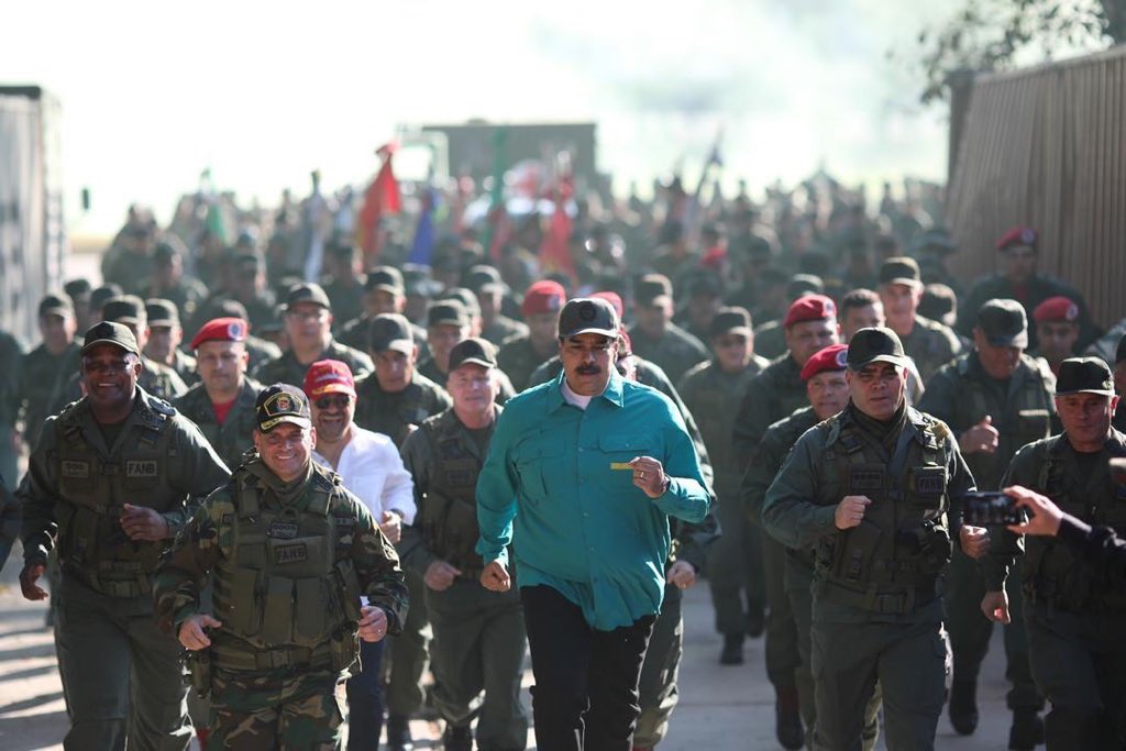 MQuevedoF's tweet photo. #Lealtad en la Acción, #Lealtad a tus Valores, #Lealtad al Cmdte en Jefe @NicolasMaduro , #Lealtad a Chávez, #Lealtad a la Patria! Sin más ni menos...No necesitamos amnistía porque hemos actuado apegados a la Constitución de la República. Unidos Venceremos!Vacilar es Perderse. https://t.co/F3hFuYXWkg