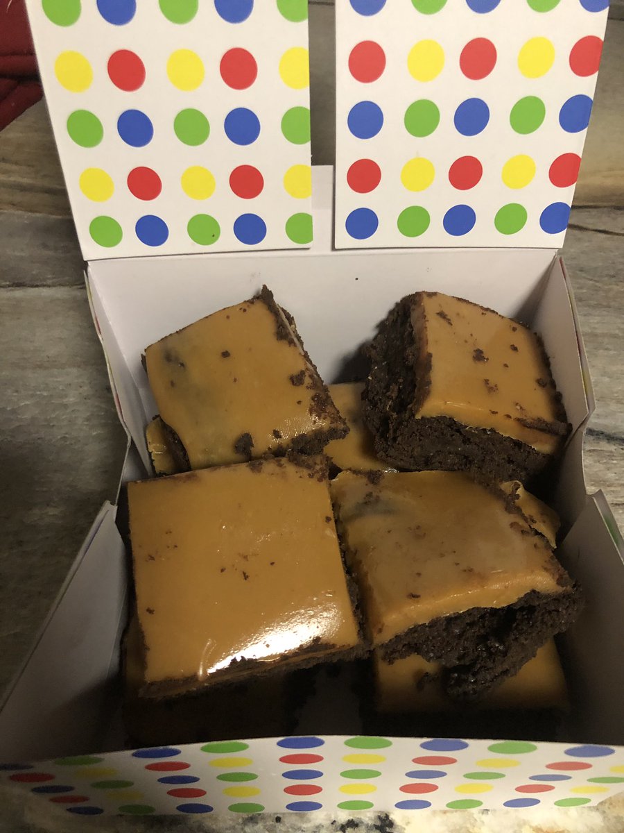 Brownies with caramel and pecan topping🤤