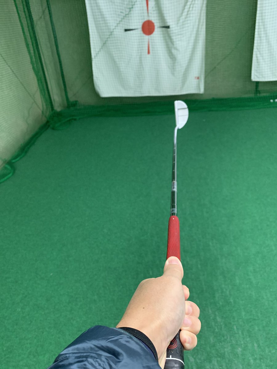 みなと 湊邦晴 プロゴルファー ゴルフレッスン スクエアグリップのススメ 左手グリップのスクエアグリップ の確認方法は パターでグリップしてみます フェース面をまっすぐにして親指が真上にくるようにします ゴルフレッスン ゴルフ初心者 みなと 湊邦晴 プロゴルファー ゴルフレッスン スクエアグリップのススメ 左手グリップのスクエアグリップ の確認方法は パターでグリップしてみます フェース面をまっすぐにして親指が真上にくるようにします ゴルフレッスン ゴルフ初心者