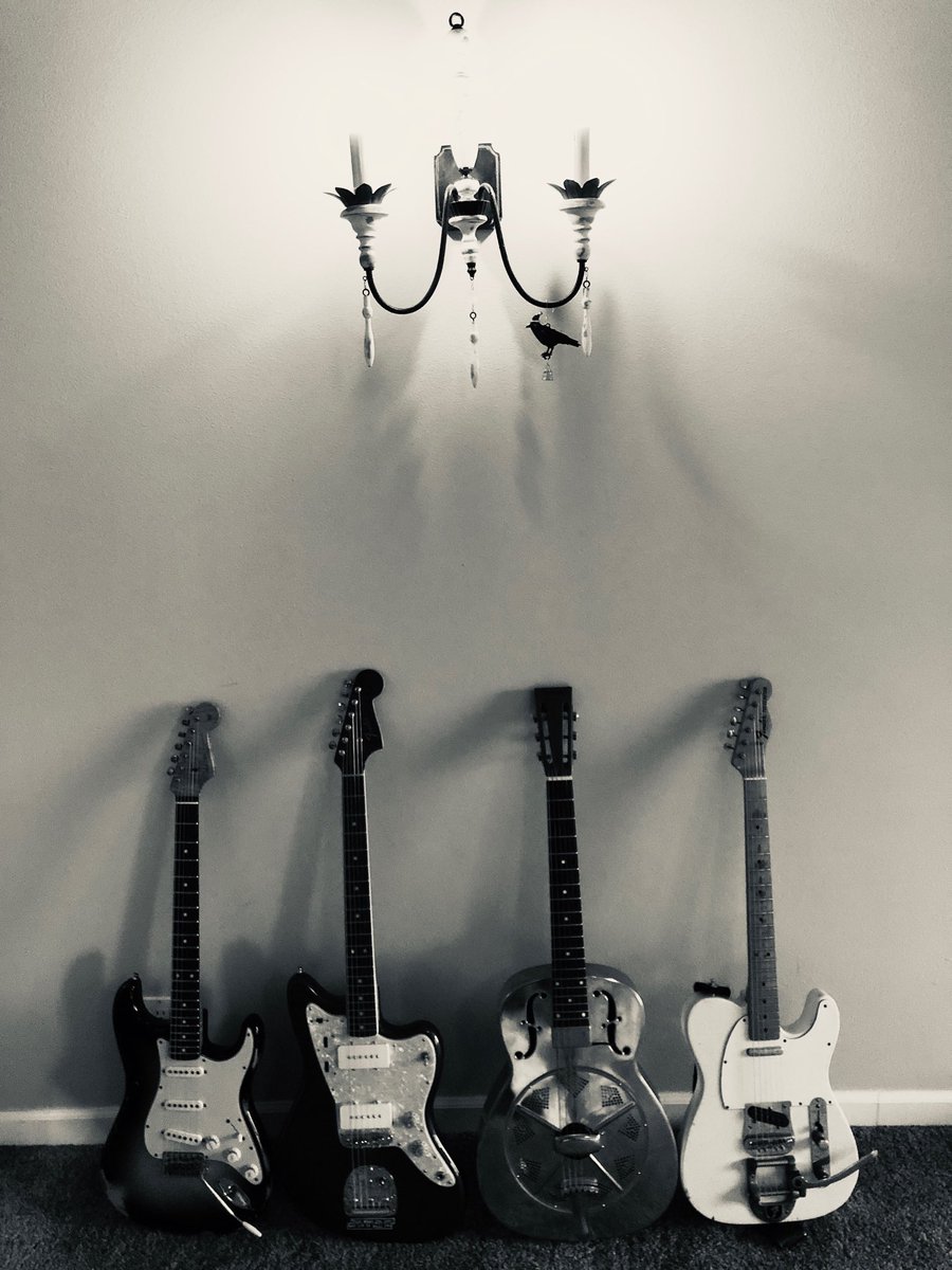 joiecalio's tweet photo. The #guitars I’ve been writing/rehearsing w/ at home lately @7Horse_ @Fender ‘61 #stratocaster #slabboard cs #jazzmaster #thinskin w/ @LollarPickups @MasteryBridge @nationalguitars NRP @SeymourDuncan p/u ‘67 #telecaster #vintage https://t.co/XnSj20x1mr