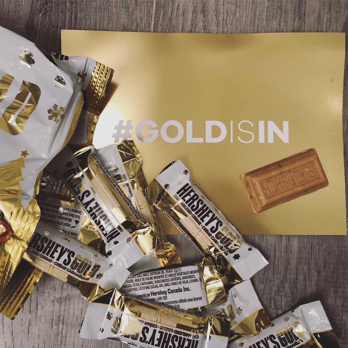 amygodin's tweet photo. #GoldIsIn #complimentary @hersheyscanada @Influensterca thank you for these delicious treats from Hershey’s!! 😋😋😋 https://t.co/2EAFZVab0G