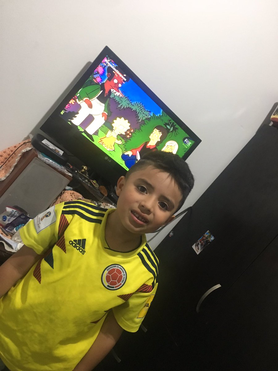 mariana20lu's tweet photo. @FOXChannelLA #invasionsimpsom mi hijo quiere verse en tv 🙌🏽🙏🏾🙏🏾 https://t.co/eHUQNUvVYW