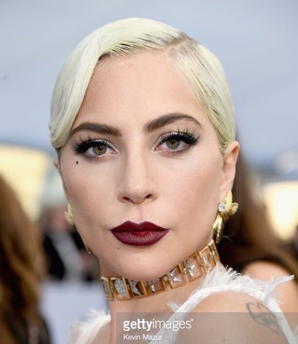 fkanico's tweet image. when my coworker and I are having a conversation and a customer interrupts us