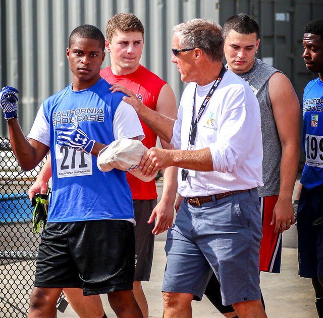 Class of 19 are you still looking to play ball in college? 🏈 The Showcase is a free one day event on February 23rd which gives players the opportunity to work out for scouts and head coaches from D II, III, and NAIA schools. Visit our website for more details or to sign up now!!