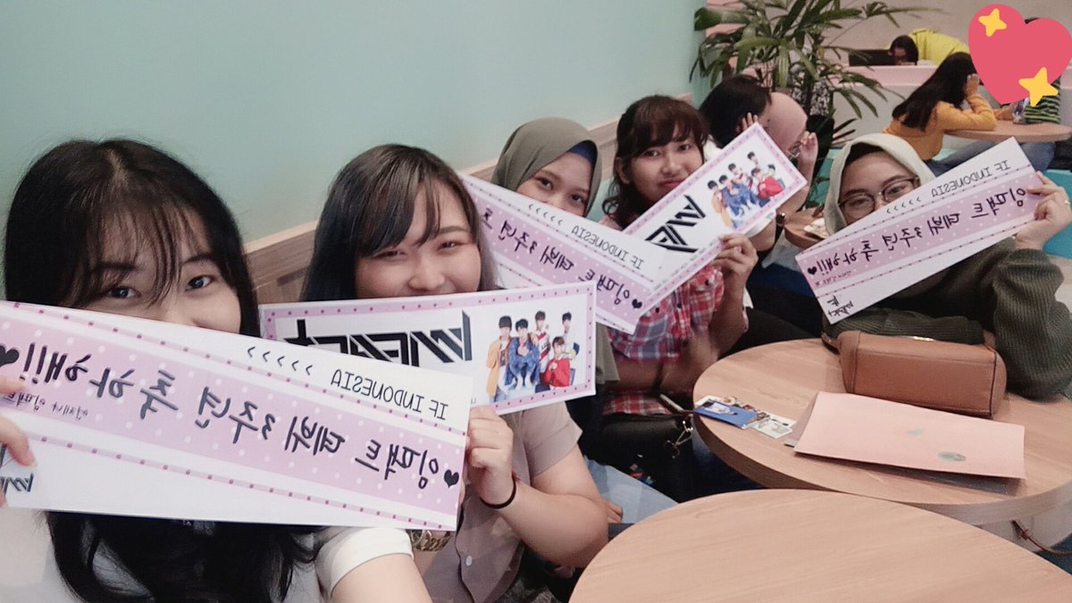 IMFACT_ID's tweet photo. Tanggal 27 Januari, IMFACT_ID telah mengadakan mini gathering dalam rangka merayakan anniversary IMFACT yang ketigaโก Selain ngobrolin IMFACT, kami juga main, sharing freebies, foto bareng, dan juga sempat video call dengan teman2 yang berhalangan hadir! #Happy3YearsWithIMFACT https://t.co/tpByqajG3Y