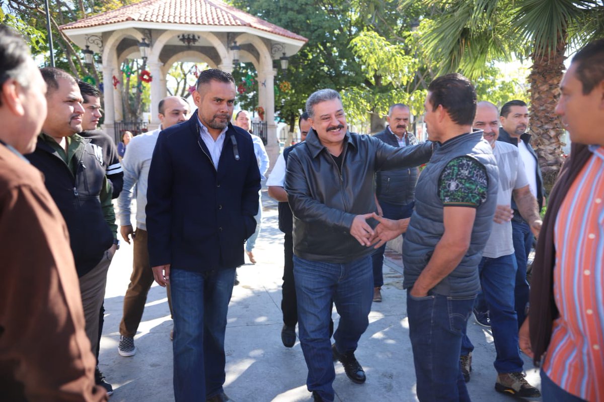 DrCarlosLomeli's tweet photo. Visitamos la Delegación de Tesistán en Zapopan, donde verificamos la entrega de Pensiones para el Bienestar de Adultos Mayores, programa de justicia social del @GobiernoMX.
También instalamos módulos de #AtenciónIntegral sobre los #ProgramasDesarrollo https://t.co/FEDSZmdCcw