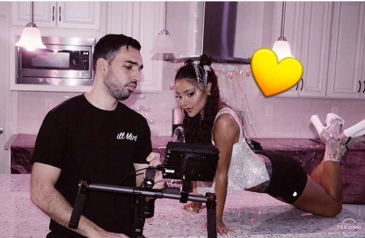 TumblrGrandeFa1's tweet photo. #7ThneoSuspenedParty #7rings
@gabcake #gabi #gabcake ♡♡ https://t.co/krh6Y2qGQu