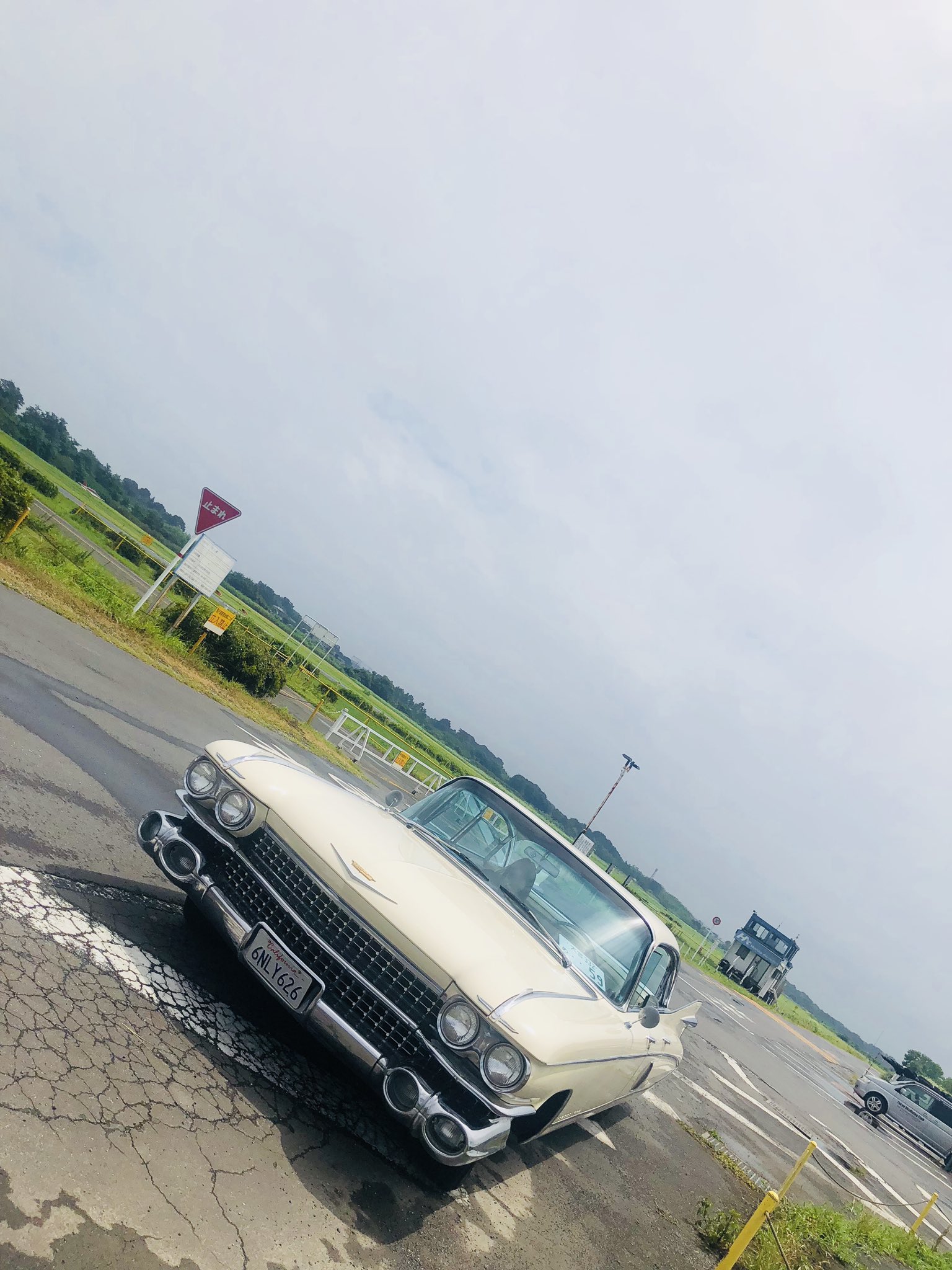 くろ はね 彼氏の車が古い外車でした 死にたいくらい恥ずかしくて惨めな思いのデートでした 今時エアコン無いとかないですよね しかも三角窓とか 乗り降りのたびに恥ずいって感じですw 駐車場で入庫断られるのもダサすぎる あたし何か