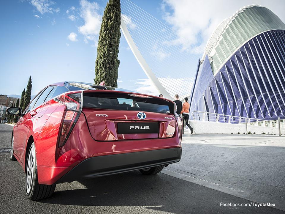 ToyotaFame's tweet photo. Diseño inteligente y tecnología se combinan con la mayor eficiencia de operación para hacer de Prius el símbolo de una nueva forma de pensar. Conoce más en: https://t.co/hI8dYpWvm5 https://t.co/33CR8HW0B6