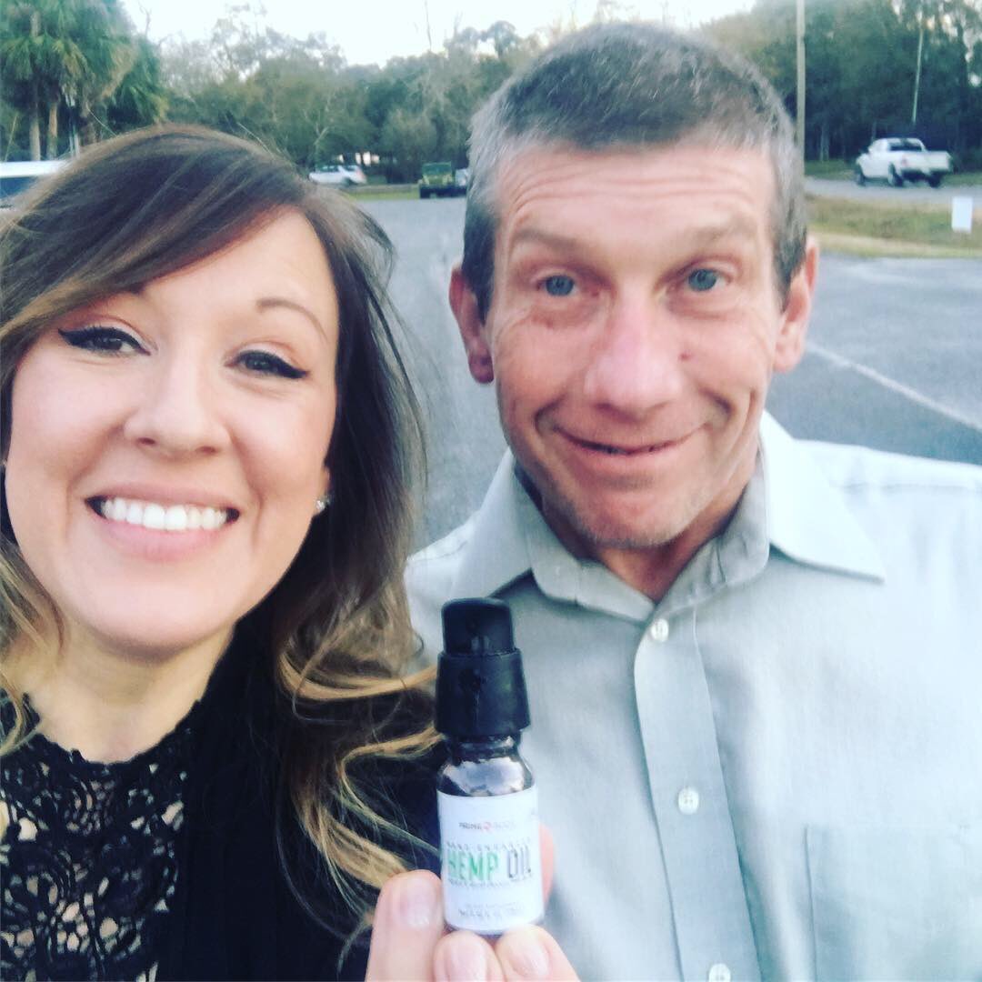 HempressTara's tweet photo. Sharing the love down south with friends and fam! 

#cbd #cbdoil #sharethelove #hemptosavetheworld #dirtysouth https://t.co/y8FZskYW1d