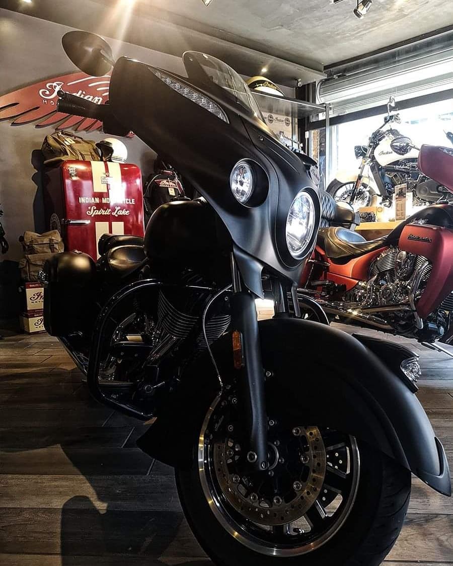 IndianSatelite's tweet image. ➡️ ¿Qué estás dispuesto a hacer por montar una belleza así? ⬅️ #IndianChieftain 2017; 23,000KM es la mejor oportunidad #SéLeyenda