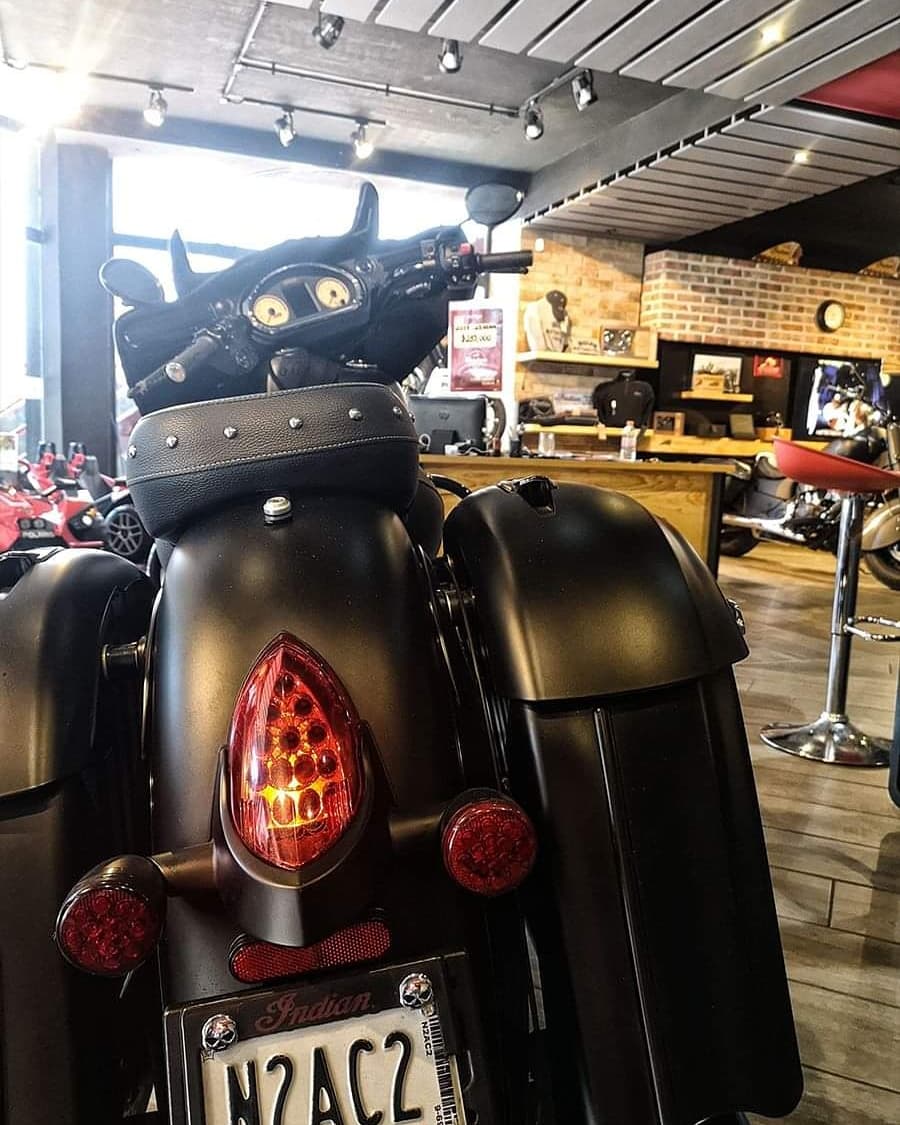 IndianSatelite's tweet image. ➡️ ¿Qué estás dispuesto a hacer por montar una belleza así? ⬅️ #IndianChieftain 2017; 23,000KM es la mejor oportunidad #SéLeyenda