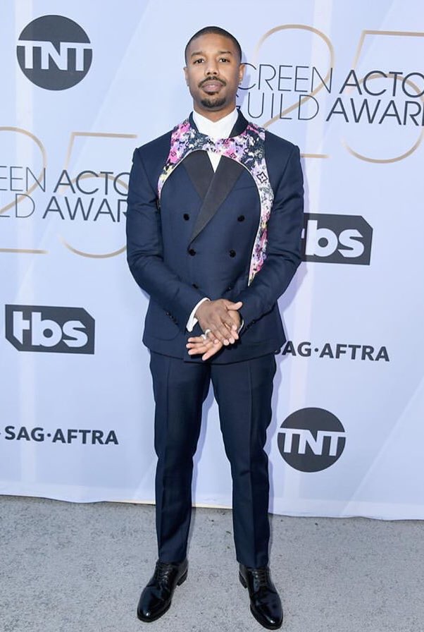 redcarpetround_'s tweet photo. Michael B. Jordan wearing Louis Vuitton at the 2019 SAG Awards

#SAG #SAGAwards #sagawards2019 #redcarpet #sags #michaelbjordan #LouisVuitton #lv https://t.co/oFaOX24VVi