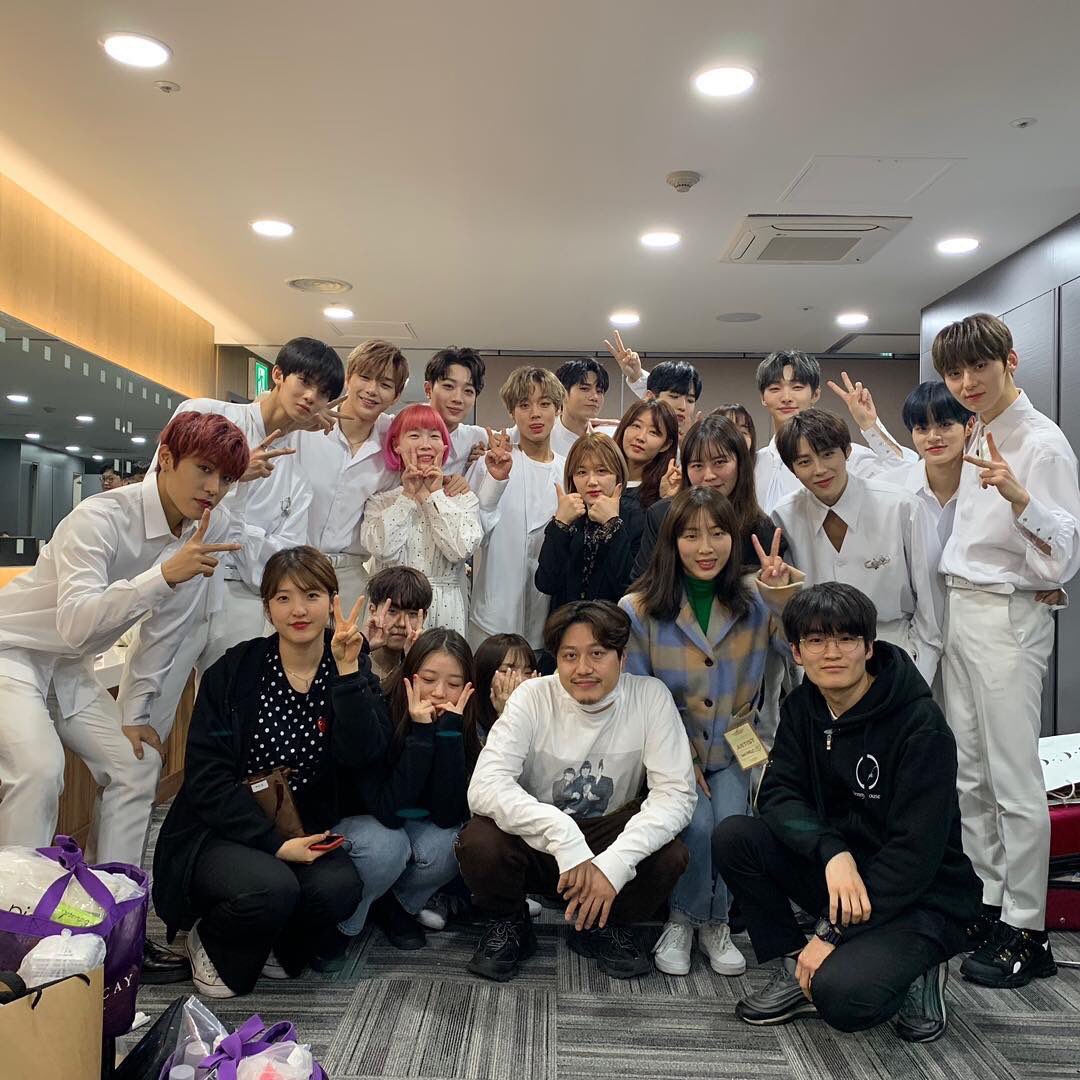 HWANGMINHYUN_TH's tweet photo. [IGjennyhouse_doi] คุณเจนนี่ได้อัปโหลดภาพถ่ายของทีมงาน(สไตลิสต์)ร่วมกับ #ฮวังมินฮยอน👑และสมาชิกวง #WANNAONE ผ่านทางอินสตราแกรมค่ะ
📎https://t.co/B0MnNSs7DA
#워너원 #황민현 #민현 #มินฮยอน #HWANGMINHYUN #MINHYUN #ミンヒョン #ファン・ミンヒョン https://t.co/MqFwmwbEMq