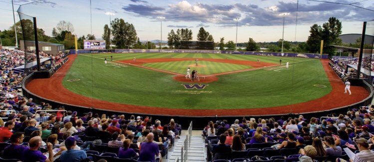 jakeleit10's tweet photo. Extremely excited to announce my commitment to the University of Washington! #GoDawgs🐺 https://t.co/62TyHTcGIS