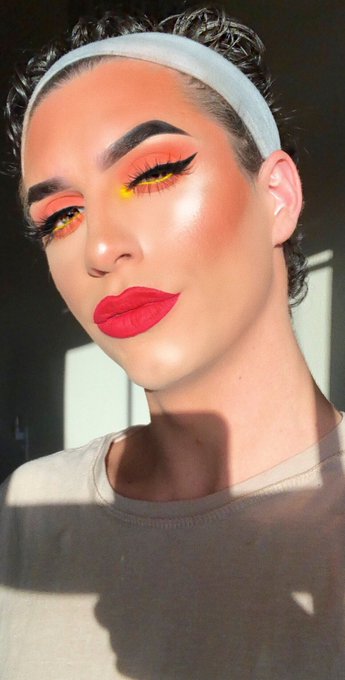 Summer is so close ☀️
Lips: @JeffreeStar Redrum
Eyes: @JeffreeStar Thirsty Palette
Highlighter: @JeffreeStar