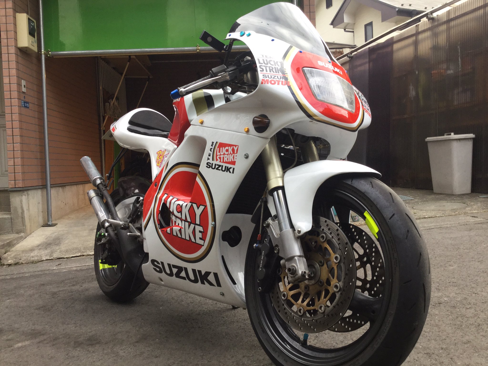 ラッキーストライク ケビンシュワンツ直筆サイン入りtシャツ 即納 最大半額