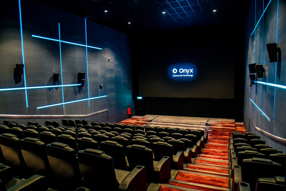 экран кинотеатра 3d. лед синема. лед синема. экран кинозала. 3d светодиодный экран.