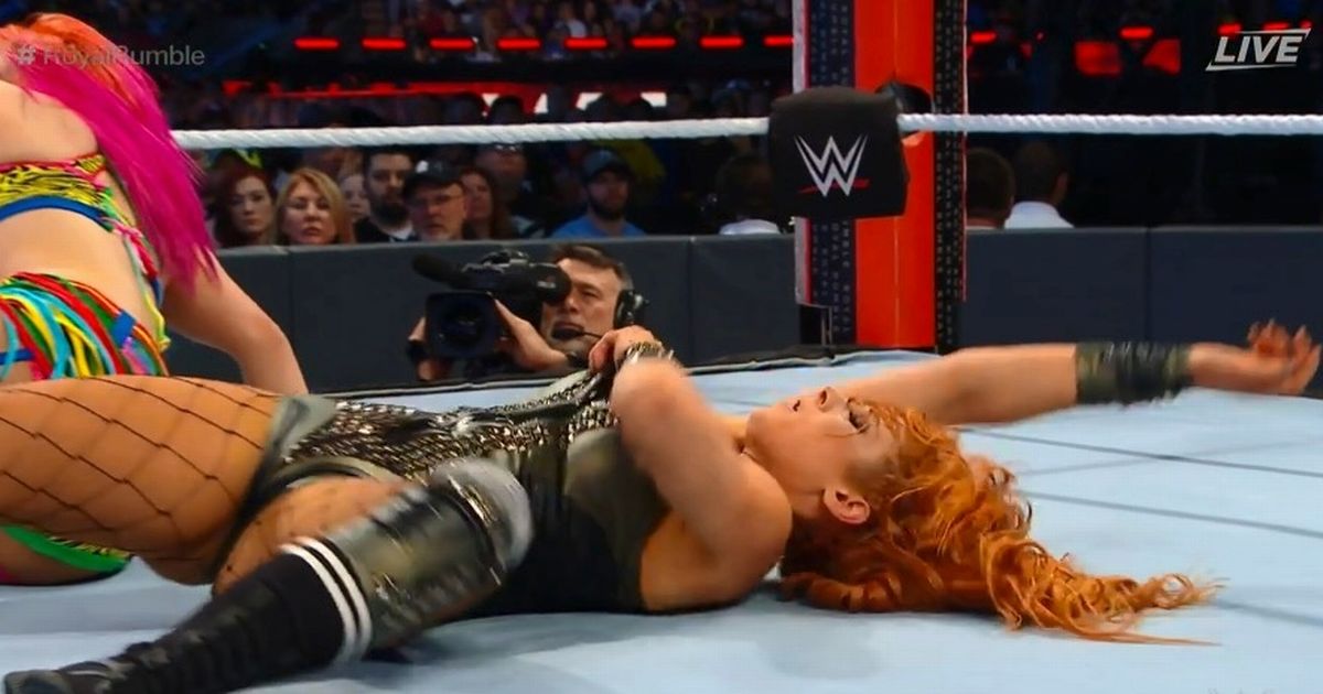 Edafe Matthew Eseoghene On Twitter Becky Lynch Suffers Wardrobe