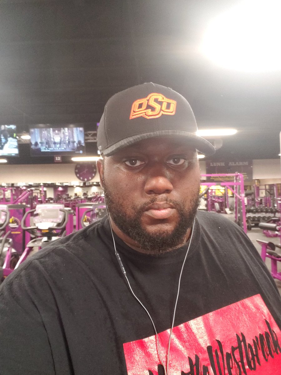 MarcelPBlack's tweet photo. I'm beginning to average my best distances now... Ran 2.71 miles in 30 mins. This week I averaged my best times with 8.18 miles in 90 mins, and I'm very happy.

Today's run was to @thegame.

#TrainingToBeTheBestRapper 
#BeatDiabetes 
#EffGout 
#CultureOverEverything
#MoreCulture https://t.co/m3Dc3y9qup