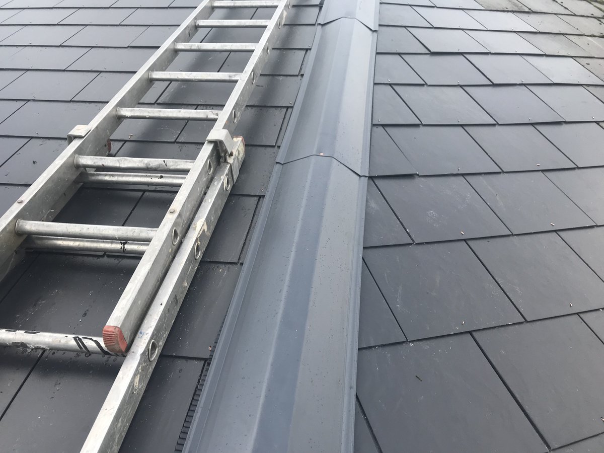 Another professional roof installed today in Senghenydd Caerphilly. 

LEAKING ROOF HIP REPLACED IN SENGHENYDD CAERPHILLY

TEXT OR WHATSAPP ON 07976 741 770 😀😀