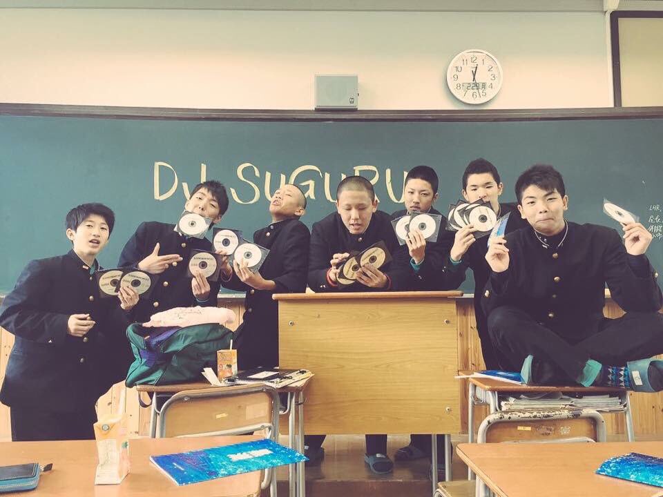 VDJSUGURU_AMKS's tweet photo. 2016年からやってる企画🎓
天草の高校卒業生に卒業おめでとうプレゼントMIX CD。

2019年度卒業生の皆へ

リツイートが
100以上→やります

バラ撒きます
もちろん自腹で

各学校の皆さんフォローも宜しく‼️
拡散宜しくお願いしまーす‼️ https://t.co/LifpPSEaBL