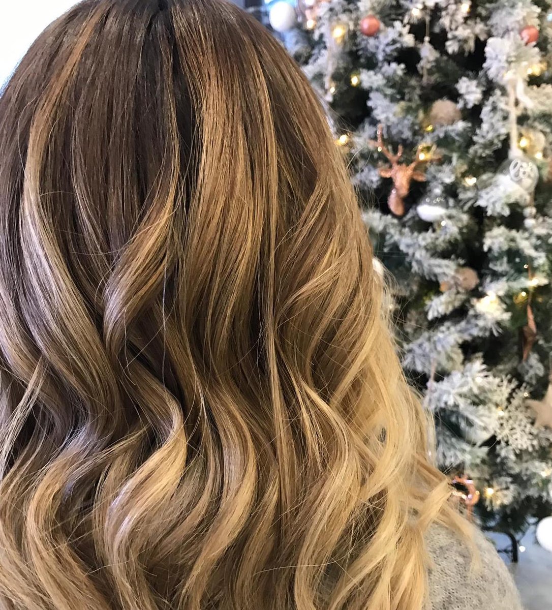 Caramel Balayage | These locks look so delicious we're starting to feel hungry #caramelbalayage #balayage #blondehair #hairtransformation #preenyourself