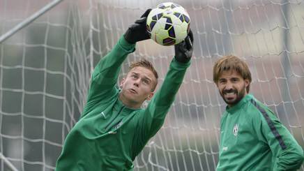 Happy birthday to former Juventus players Giacomo Volpe (23), Reto Ziegler (33) & Nicklas Bendtner (31) 