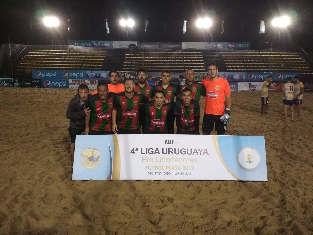 #FutbolPlaya Bajo la lluvia se jugó el partido con @CABellaVista. Fue victoria papal por 12 a 3.
El Picapiedra vuelve a jugar contra @rochafutbolclub el
Viernes 18 de enero a las 21 hs.
#VamosPicapiedra