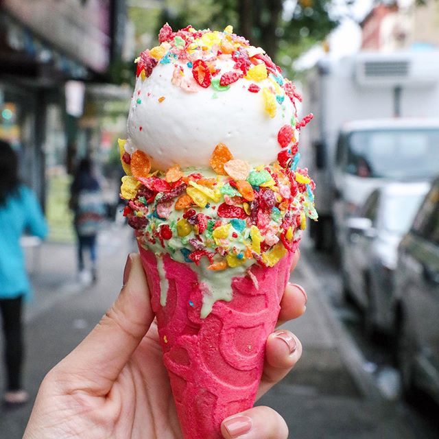 StaxIceCream's tweet photo. Life is better with good company. And by company we mean a double scoop of ice cream, preferably topped with Fruity Pebbles, in this awesome French Vanilla Konery cone 🍦
—
#staxicecream #sweetvibesonly
—
📸: @sofiaeatsnyc https://t.co/hfGQUyoVqW https://t.co/h7Izz4eR2j