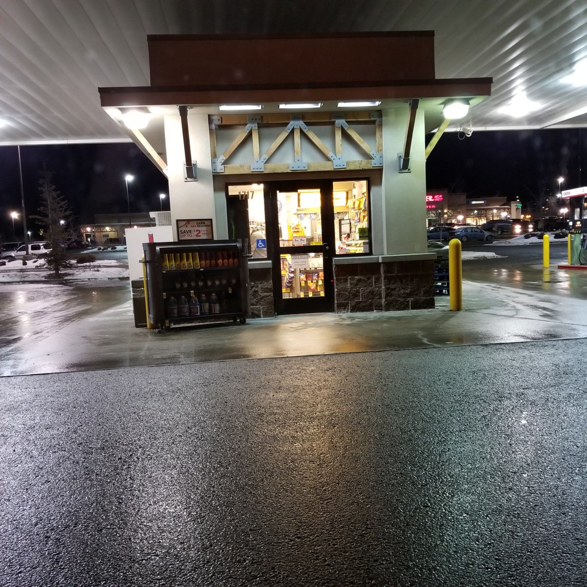 kv3x's tweet photo. Fill 'er up...! $3.059/gallon (@ Carrs Gas Station in Anchorage, AK) https://t.co/FT6rqoDZtg https://t.co/be3c7duUjt