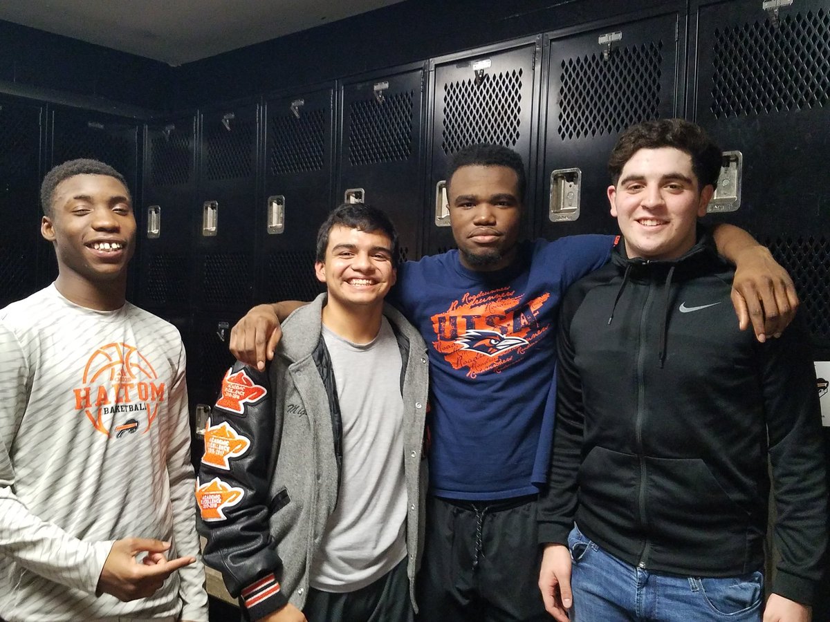Coach_JWTucker's tweet photo. Some Happy Buffalos here after a big win vs Bell to remain undefeated in District! #HaltomFamily #KeepItRolling @haltom_hoops https://t.co/ca0AVpLOgv