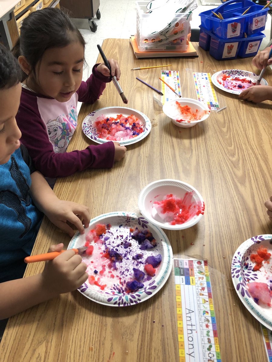MrsWaldmann's tweet photo. Snow day has us snow painting #steam @SullyES_LCPS https://t.co/BSqbKcg2RD