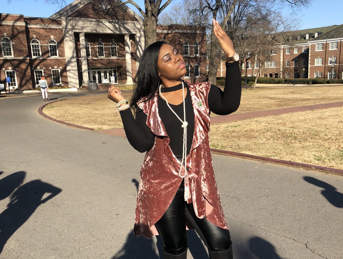 aliyah_mj's tweet image. To my 20 Pearls, thank you! 
Happy Founders’ Day to Alpha Kappa Alpha Sorority, Incorporated. 💕💚 #111YearsofService #SUPREME #J15