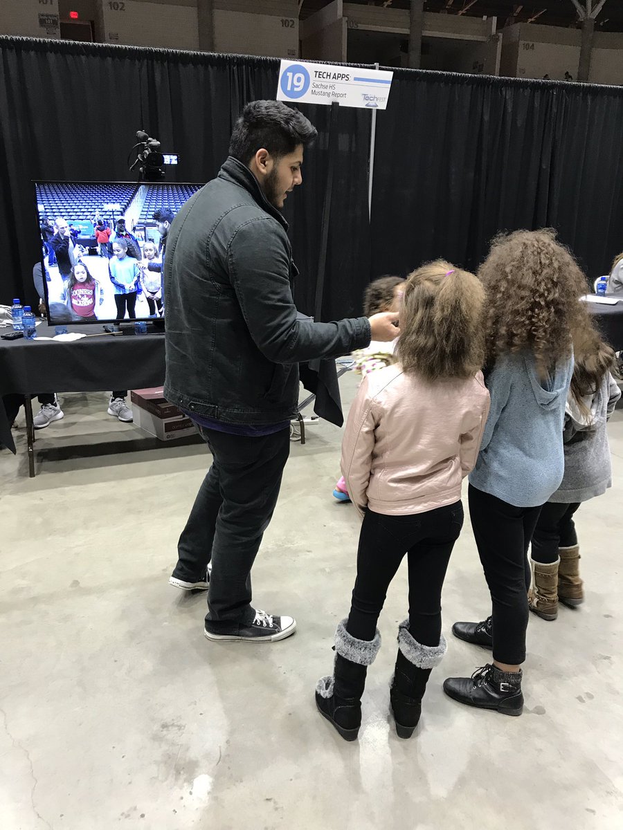 Chandra70156345's tweet photo. Some of our students get interviewed while parents and I watch and chat!
#GISDTechFest #kimberlinshines @KA_Knights @KinberlinPTA #ChooseGarlandISD https://t.co/lw4aCr2Taj
