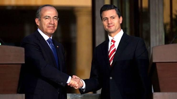 CostumbrPoder's tweet photo. El narcotraficante 'Alex' Cifuentes aseguró que el 'Chapo' Guzmán sobornó a @EPN con 100 millones de dólares. 

En 2016 declaró que @FelipeCalderon había recibido sobornos del narcotráfico. https://t.co/cCXZCiH6A5 https://t.co/Tw8YzbNHCY