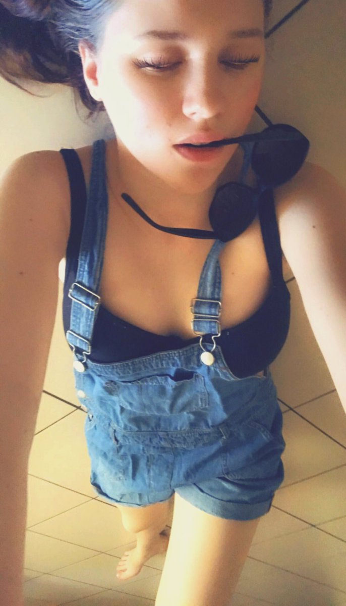 JamiesHaught's tweet photo. The weather is hot, the floor is cold, I’m bored...Why not 🌈❣️ https://t.co/7MK9dBR5b1