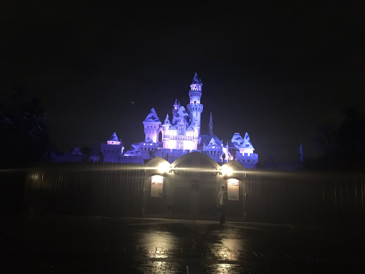 dovetgatdc's tweet photo. ちなみに、今カリフォルニアのディズニーランドに来てます。ちゃんとした写真はまた後で載せたいなぁ
画面越しにDoveに出会って夢ができて、去年は空港で会えて、今年は私がアメリカに来て、夢を追いかけることが出来ています。
Dove、この世界に出会わせてくれてありがとう。 https://t.co/cie0cm3iV3