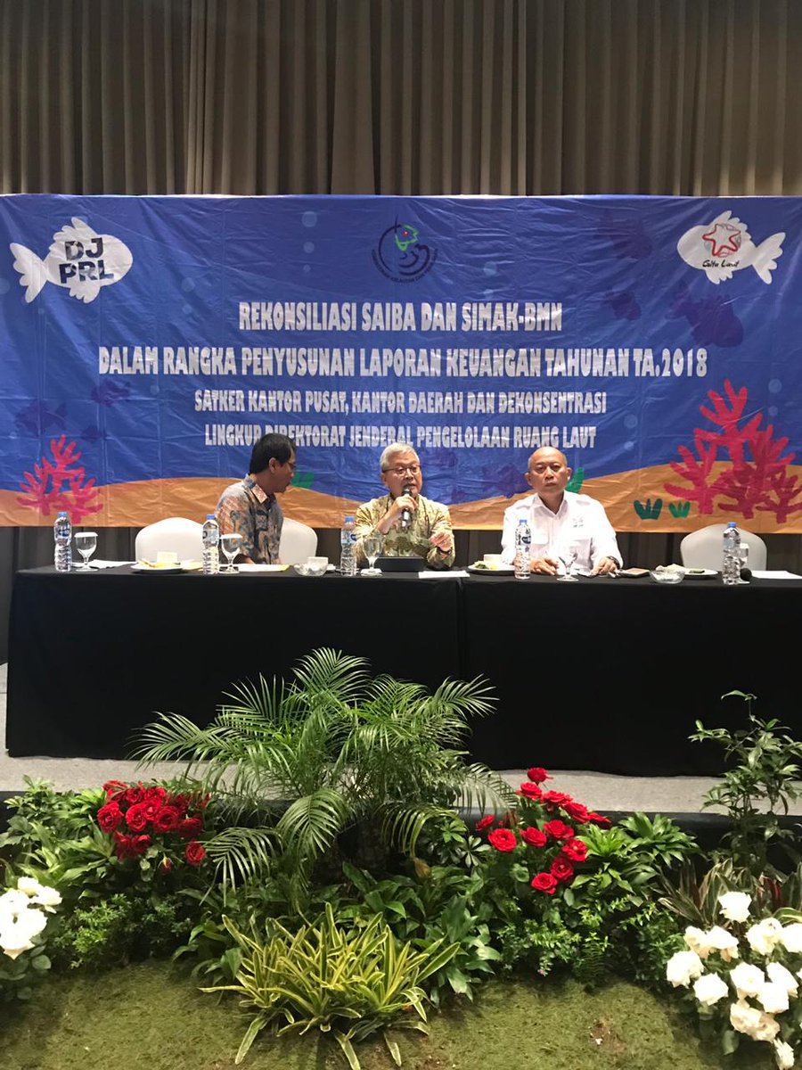 5) Sekjen @KKP bpk <a href="/NPerbowo/">Nilanto Perbowo</a> juga memberikan arahan konkret dlm penyusunan laporan keuangan tahunan ini,  Didampingi kepala @rokeu_kkp bpk dharmadi . <a href="/satyamurti/">Brahmantya S. Poerwadi</a> <a href="/agusder2014/">Agus Dermawan</a> <a href="/didi_sadili/">Didi Sadili</a>