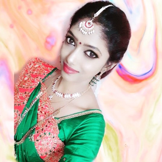 sree_vennila's tweet photo. The colour of nature ❤ #sreevennila #nila #nilafeathers #womendirectors #southindianheroine #indianflimactress #traditionalcostume #maduraponnu #beautiful #eyes #facecut #homely #Viswasam #BOCelebratesVISWASAMPongal #thalagirlfan #ViswasamWinningHearts #thala #picoftheday https://t.co/1WROfV164d
