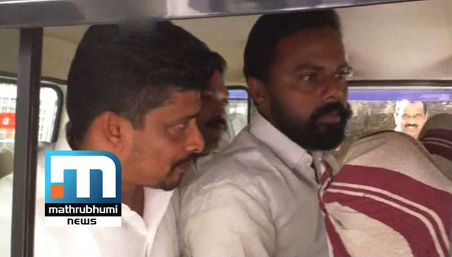 mathrubhuminews's tweet photo. BJP Workers Held For Blocking Manithi Team https://t.co/CoszlOGmPY #SabarimalaWomenEntry #Manithi https://t.co/gnOCwpodqn