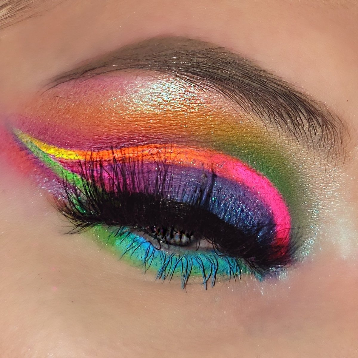 @jamescharles @MorpheBrushes #jamescharlespalette is incredible. Side note peep @sugarpillmakeup #lumipigment for brow bone highlight