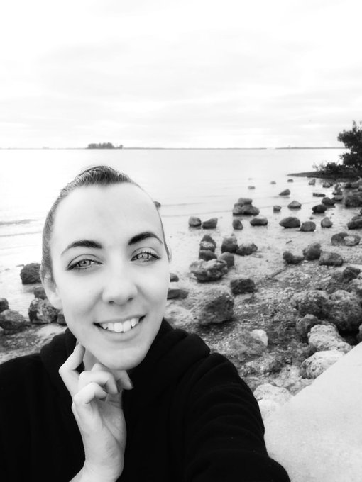 Gros bisous mes ch&eacute;ris ! 😊  #dunedin #honeymoonisland #blackandwhitephotography https://t.co/cxVUxEm<a href="/tag/dunedin"class="tags">#dunedin</a><a href="/tag/honeymoonisland"class="tags">#honeymoonisland</a><a href="/tag/blackandwhitephotography"class="tags">#blackandwhitephotography</a>