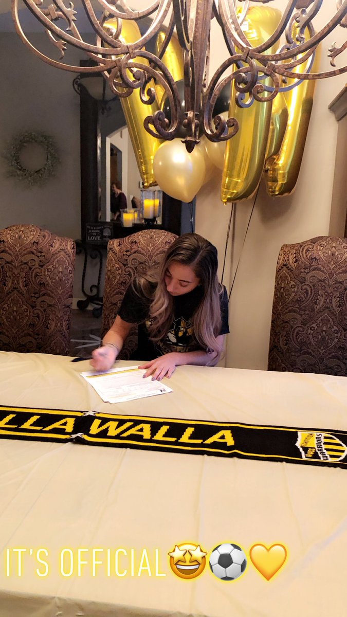nanas_27's tweet photo. Finally a warrior🤩⚽️💛🖤 https://t.co/v87TlLGhcW