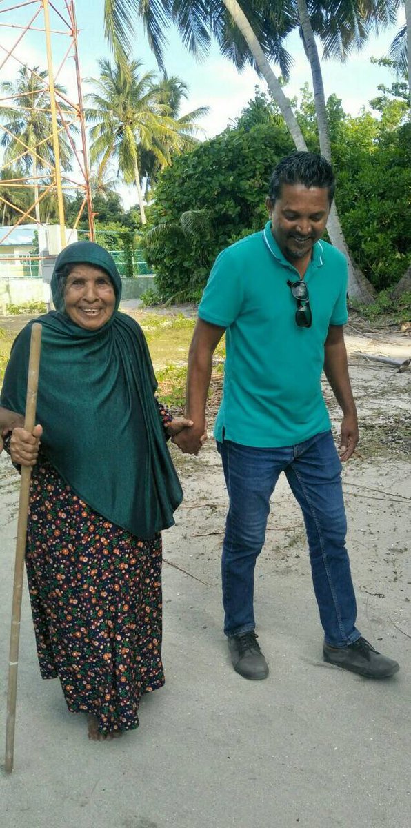 iAathu's tweet photo. Tha.Guraidhoo Dhaairaage D2D ge thereyn Gaadhifusheegai @AximAzim #JazeeraaRaajje #Azim2019 #ThilafathahMajilis #VoteForAzim 4✅ https://t.co/axJ3rgGxFj