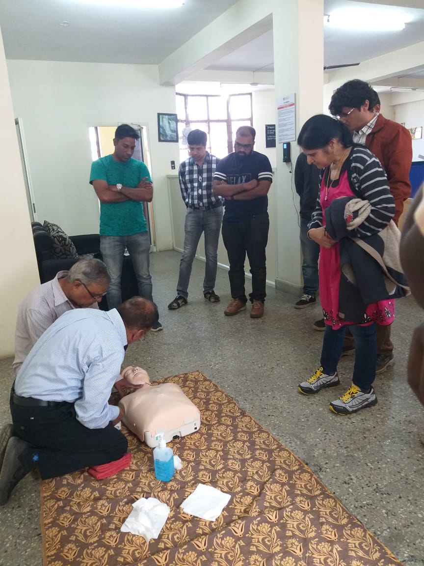 vmedoapp's tweet photo. First Aid Training Workshop conducted in Arera Technologies Pvt Ltd.

#VMEDO #AreraTechnologies #FirstAid #FirstAidWorkshop #FirstAidTraining #WednesdayWisdom https://t.co/GmN32thAPf