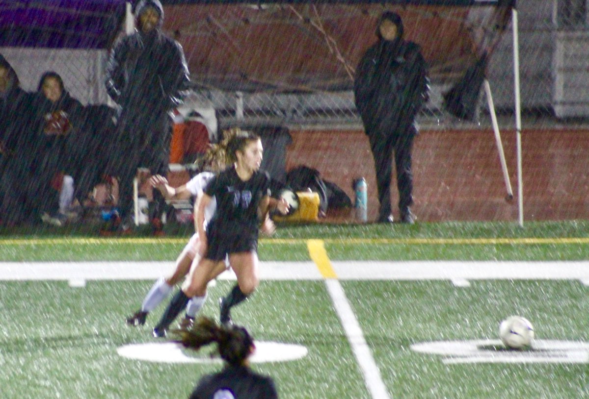 allisonkramer03's tweet photo. soccer in the rain + a win = a fun night. https://t.co/oV7yuh3zLf
