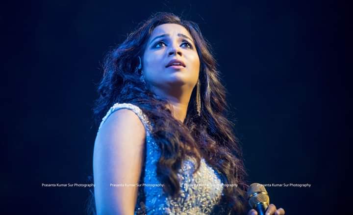 SonaSsg's tweet photo. *NEW CLICKS*
Some dynamic stuffs from #JodhpurUtsav2019 in #Kolkata that crossed a diff level of awesomeness! ♥
The Nightingale @shreyaghoshal waved her magic in #WestBengal on her #4thConcert with her epitomic way! ♥
#ShreyaGhoshalliveInConcert https://t.co/rfNrs7SJTC