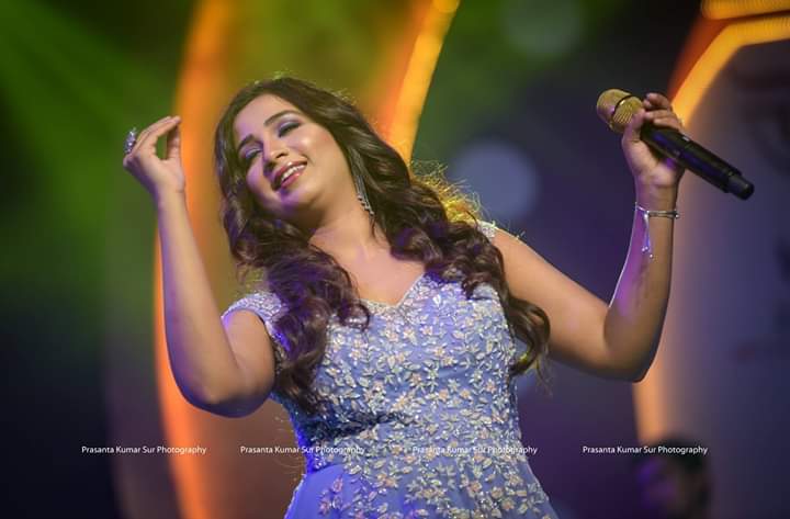 SonaSsg's tweet photo. *NEW CLICKS*
Some dynamic stuffs from #JodhpurUtsav2019 in #Kolkata that crossed a diff level of awesomeness! ♥
The Nightingale @shreyaghoshal waved her magic in #WestBengal on her #4thConcert with her epitomic way! ♥
#ShreyaGhoshalliveInConcert https://t.co/rfNrs7SJTC