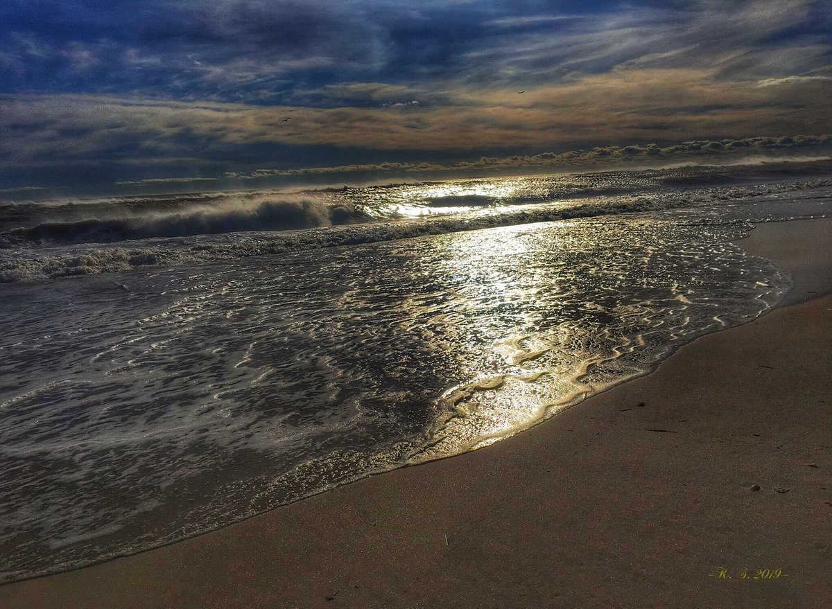 kms795's tweet photo. 💠Beauty is not who you are on the outside, it is the wisdom and time you gave away to save another struggling soul like you.~Shannon L. Alder #jonesbeach #earthandclouds #photoplatform #weatherphoto #TopSunsets #stormhour #ThePhotoHour #BestSunsetPhoto #sunset_wx #News12LI https://t.co/Auth8mIF3V